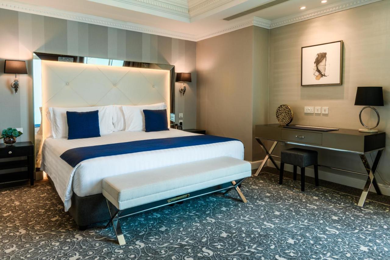 Centara West Bay Hotel & Residences Ad-Dauha Zewnętrze zdjęcie A bedroom at the hotel