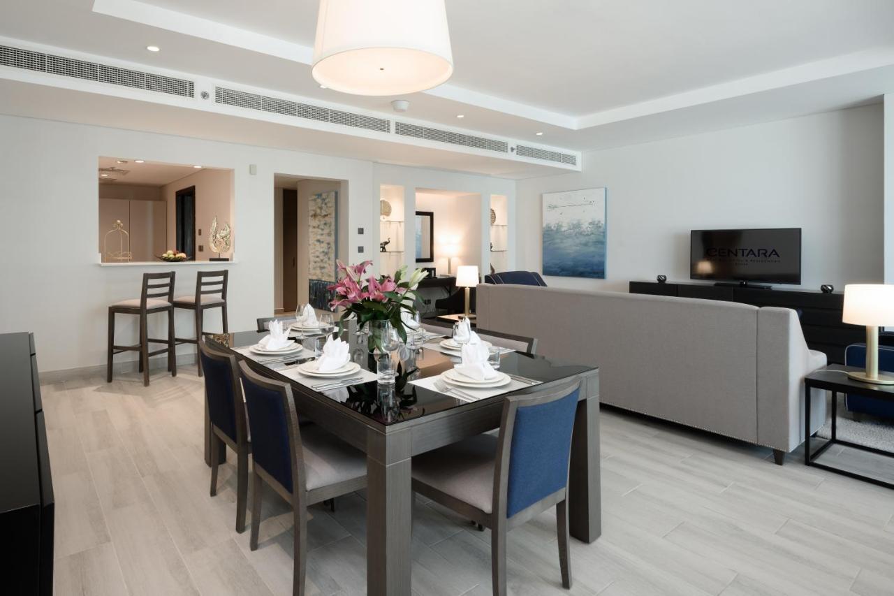 Centara West Bay Hotel & Residences Ad-Dauha Zewnętrze zdjęcie A living room at the Ritz-Carlton, DIFC