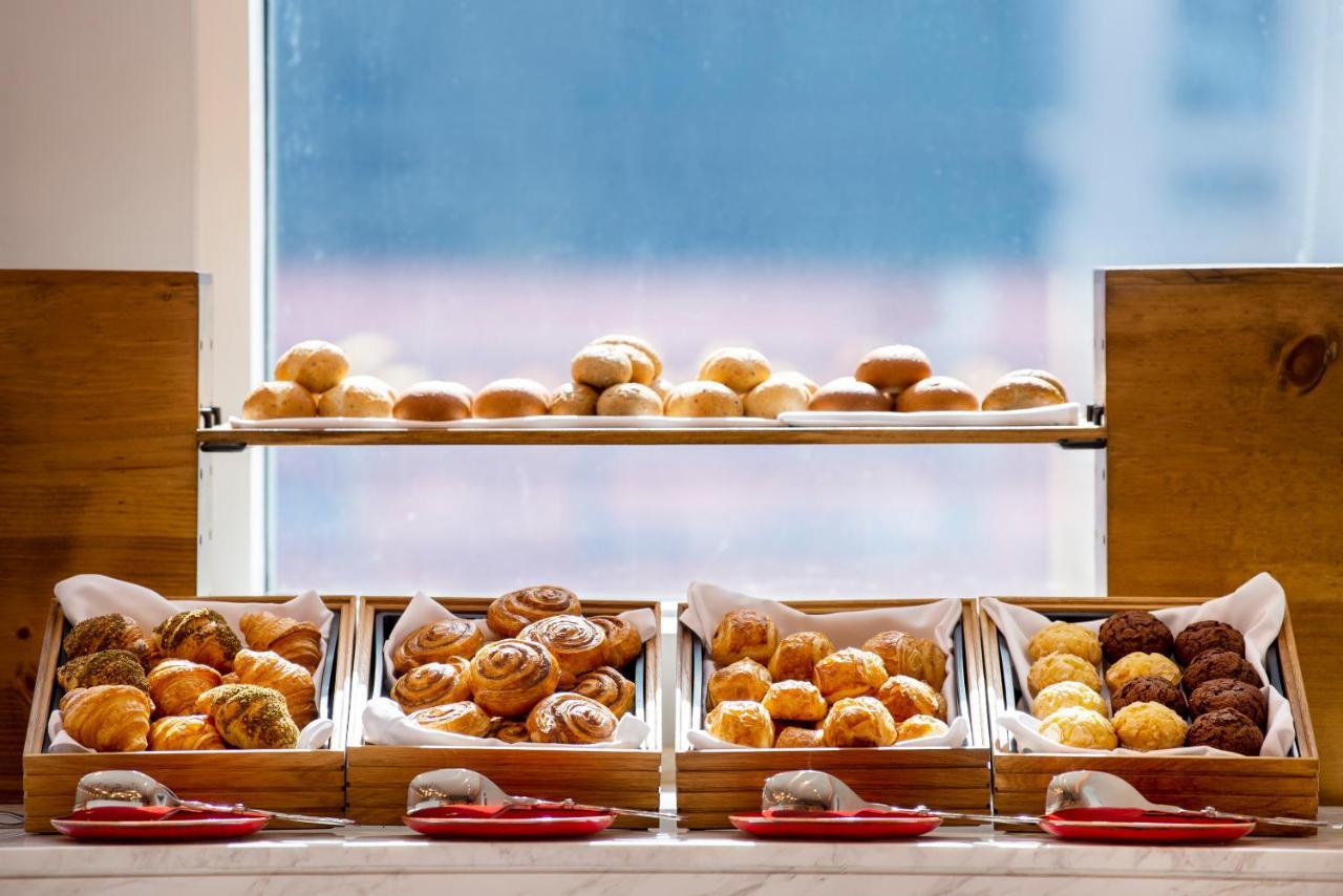 Centara West Bay Hotel & Residences Ad-Dauha Zewnętrze zdjęcie Bakery items