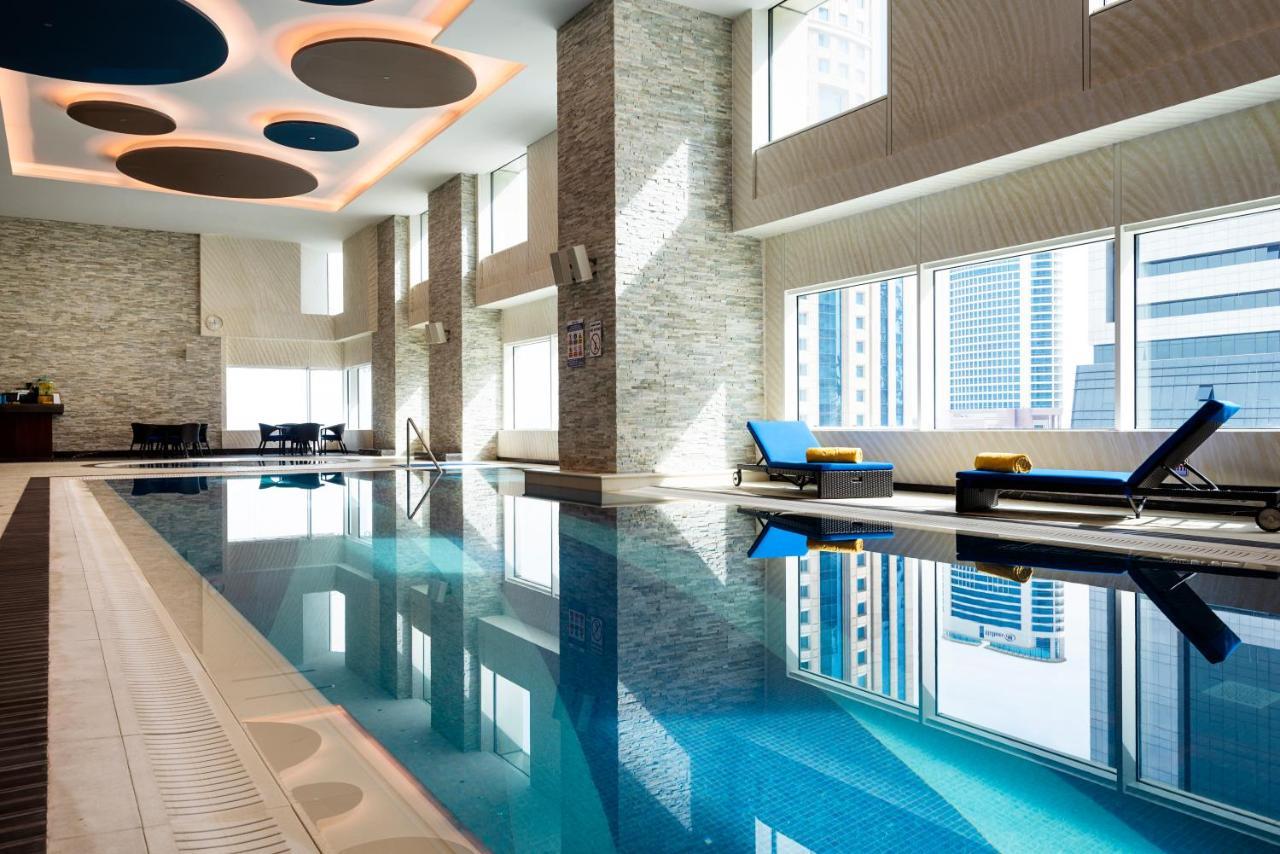 Centara West Bay Hotel & Residences Ad-Dauha Zewnętrze zdjęcie The pool at the hotel